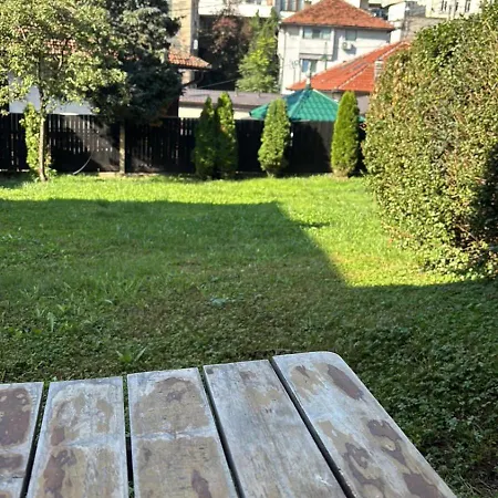 Sunny Garden Old Town Apartment *