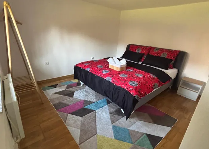 Sunny Garden Old Town شقة