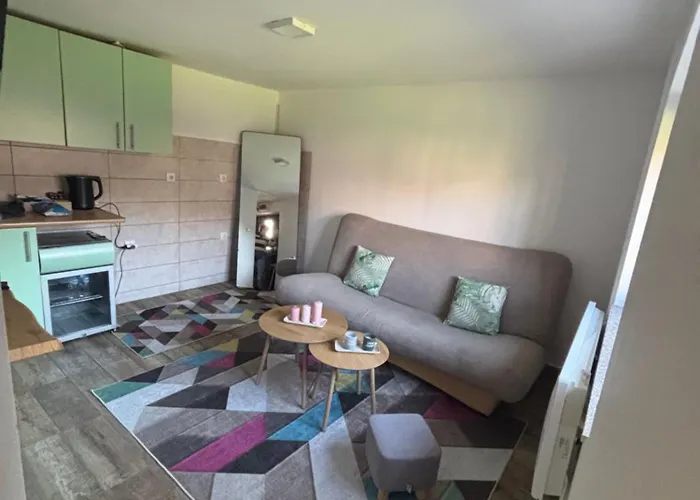 Sunny Garden Old Town شقة